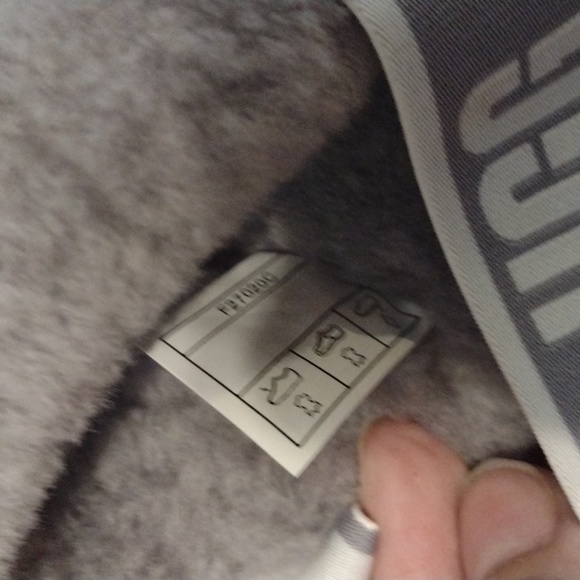 UGG Fluff Yeah Sandals - Picture 9 of 14